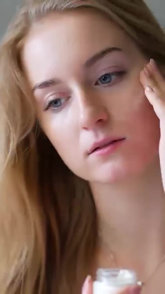 @jessicawellness's peptide skincare claims, fact-checked
